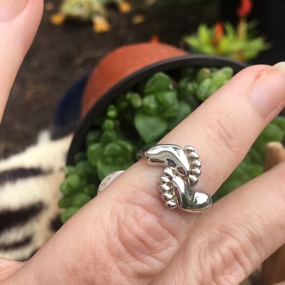 Sterling Silver Baby Feet Ring Size 6 - Picture 3 of 4